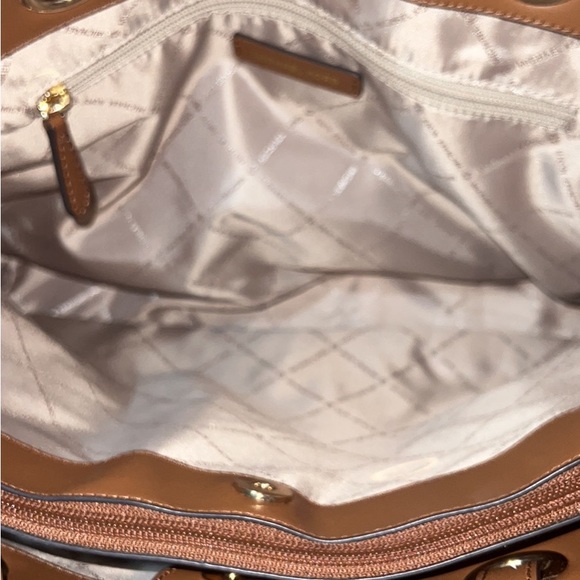 MICHAEL KORS well taken care of